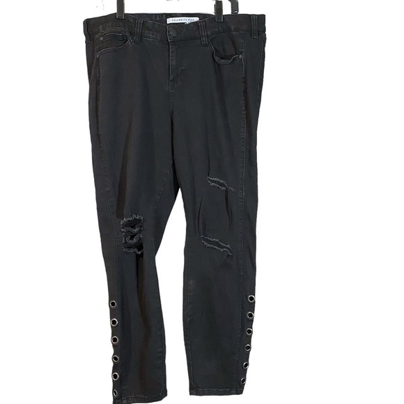 CELEBRITY PINK Mid Rise Ankle Skinny black Size 14 Distressed Jeans EUC - Picture 1 of 11